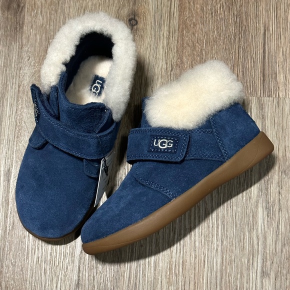 Toddler Uggs - Picture 2 of 4